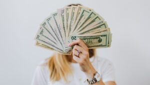 💰 How to Live Smart, Save Hard, and Still Enjoy Life — The CheapJunkies Way